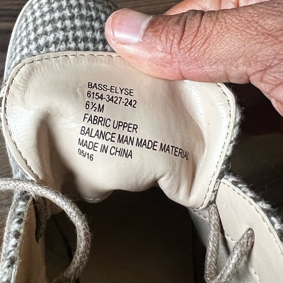 G H BASS ELYSE LACE UP HOUNDSTOOTH ANKLE BOOTIES SZ 6.5 - Picture 8 of 10